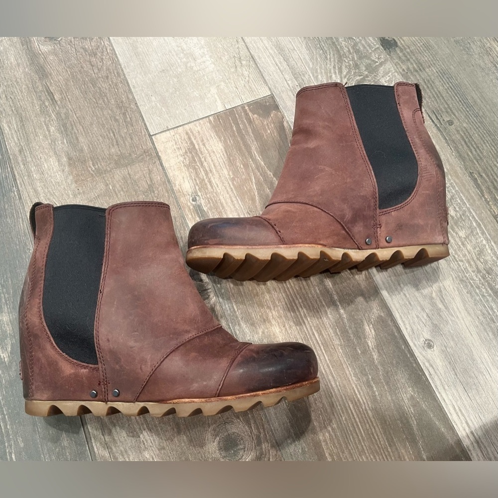 Sorel womens 9 Lea Wedge Boots Cattail Leather Ankle Platform brown NL2704-628